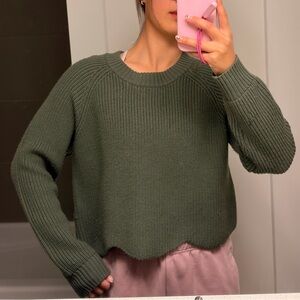 Aritzia Wilfred Forest Green cropped Crew Neck Sweater